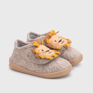 Zapatilla de casa Igor León