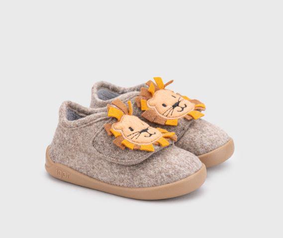 Zapatilla de casa Igor León